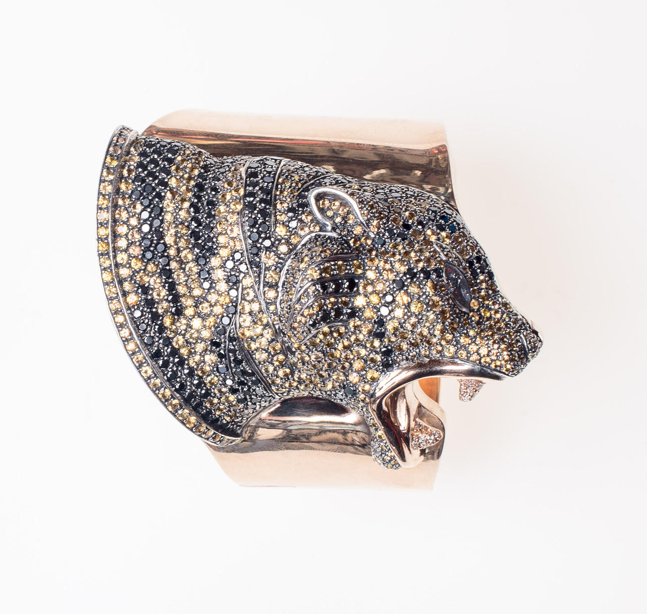 ARMBAND MED TIGER HUVUD.