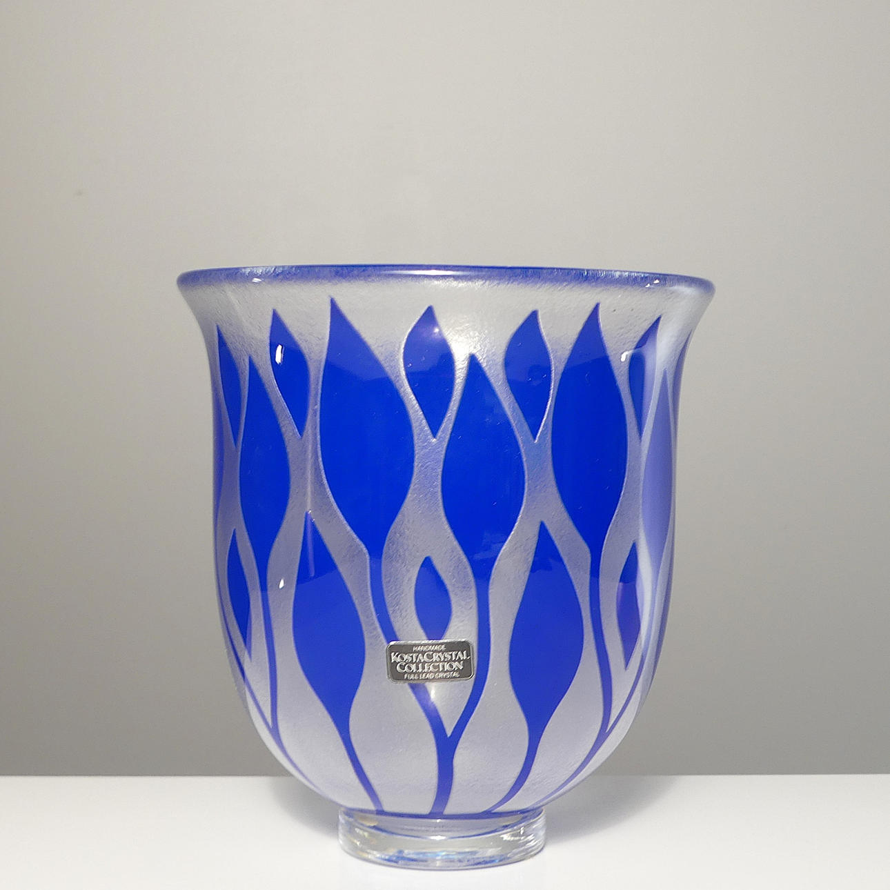 KLAS-GÖRAN TINBÄCK. vase, Kosta, signed.