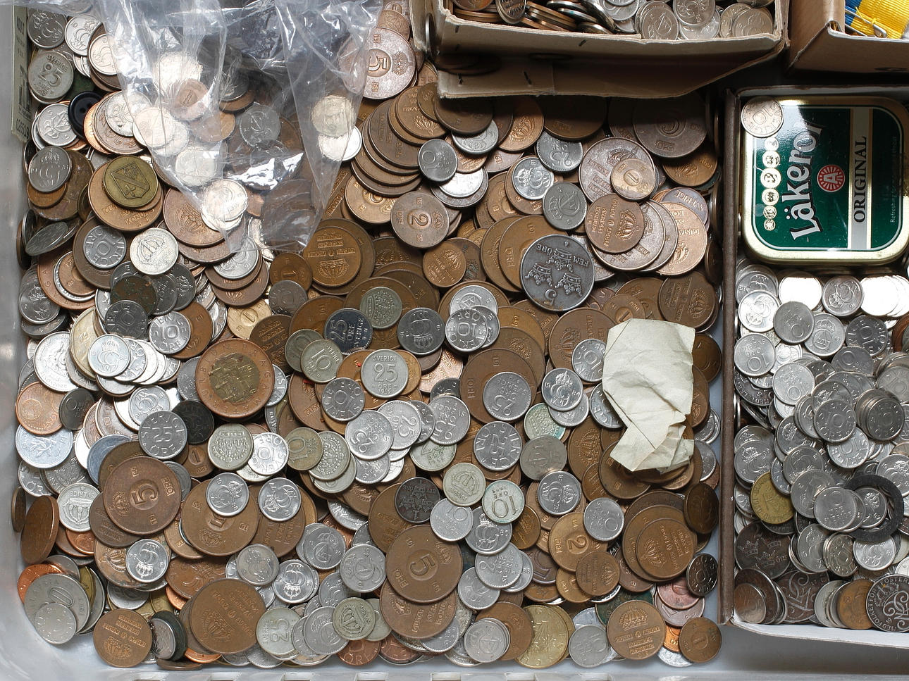 MYNT, MEDALJER med mera, bland annat Sverige.