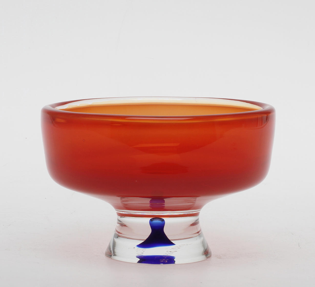 SKÅL PÅ FOT, glas, Erik Höglund Chribska, sign och daterad -92.
