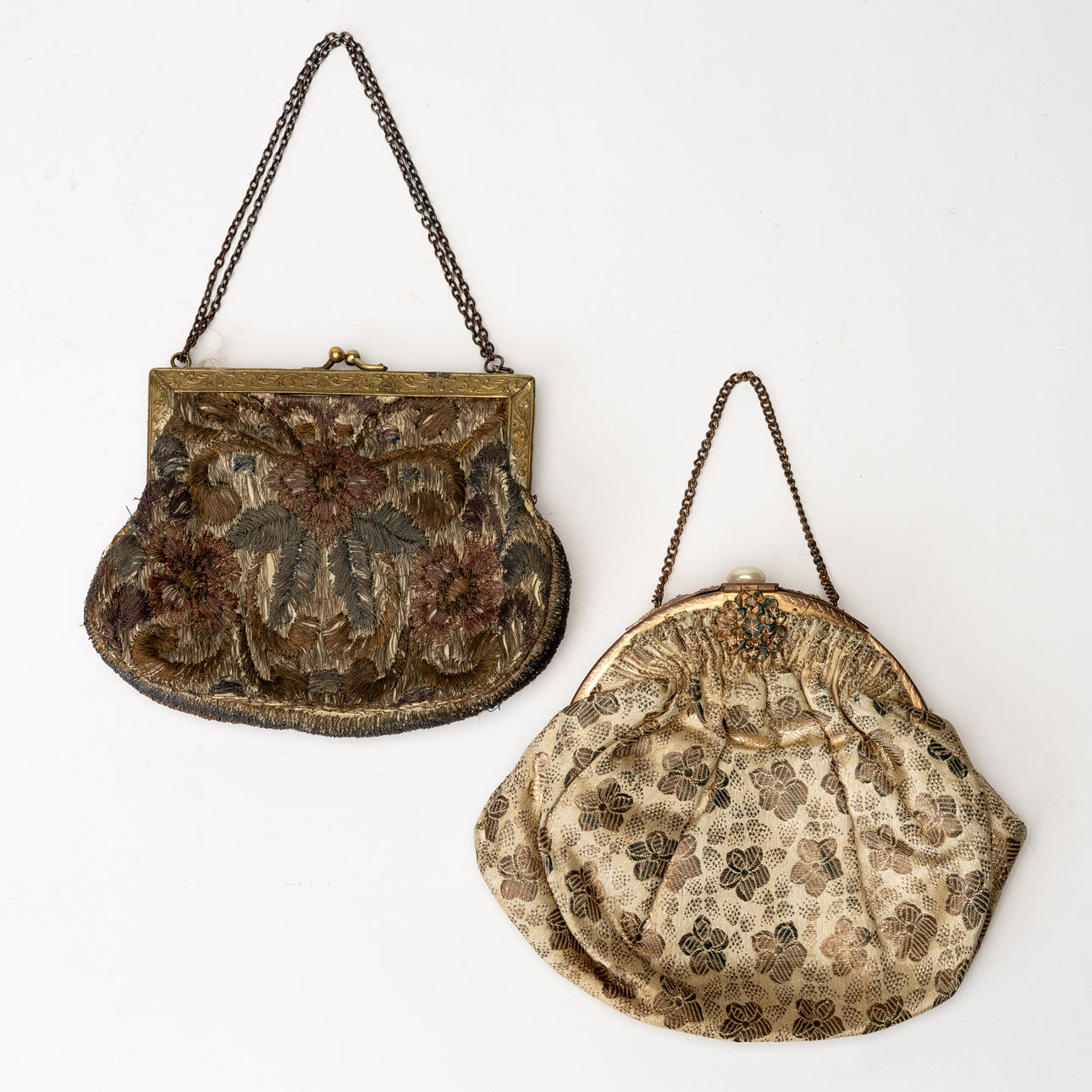 Dos bolsos de noche, del siglo XIX.