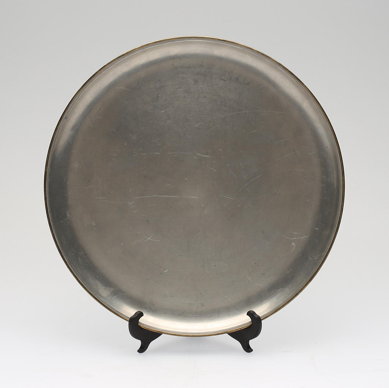 BRICKA, tenn, Firma Svenskt Tenn, Stockholm.