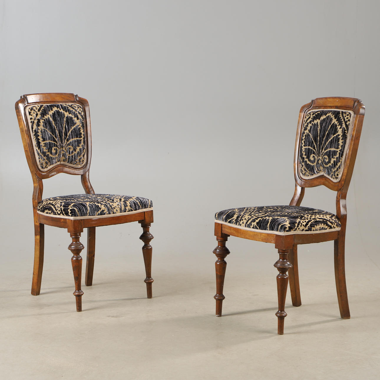 CHAIRS, 1 pair, Neo-Renaissance. Furniture - Armchairs & Chairs - Auctionet