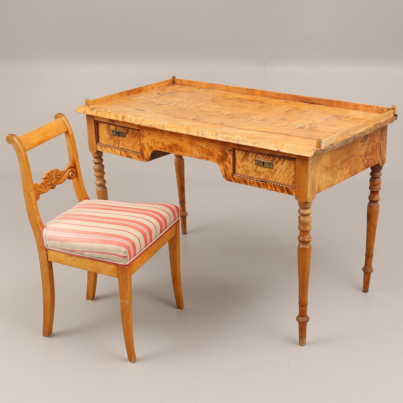 SKRIVBORD med stol. Björk, 1800-tal.