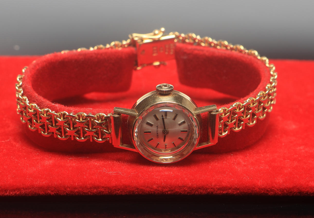 DAMARMBANDSUR, mekaniskt, guld, 18 K, Certina, vikt 19,08 gram.