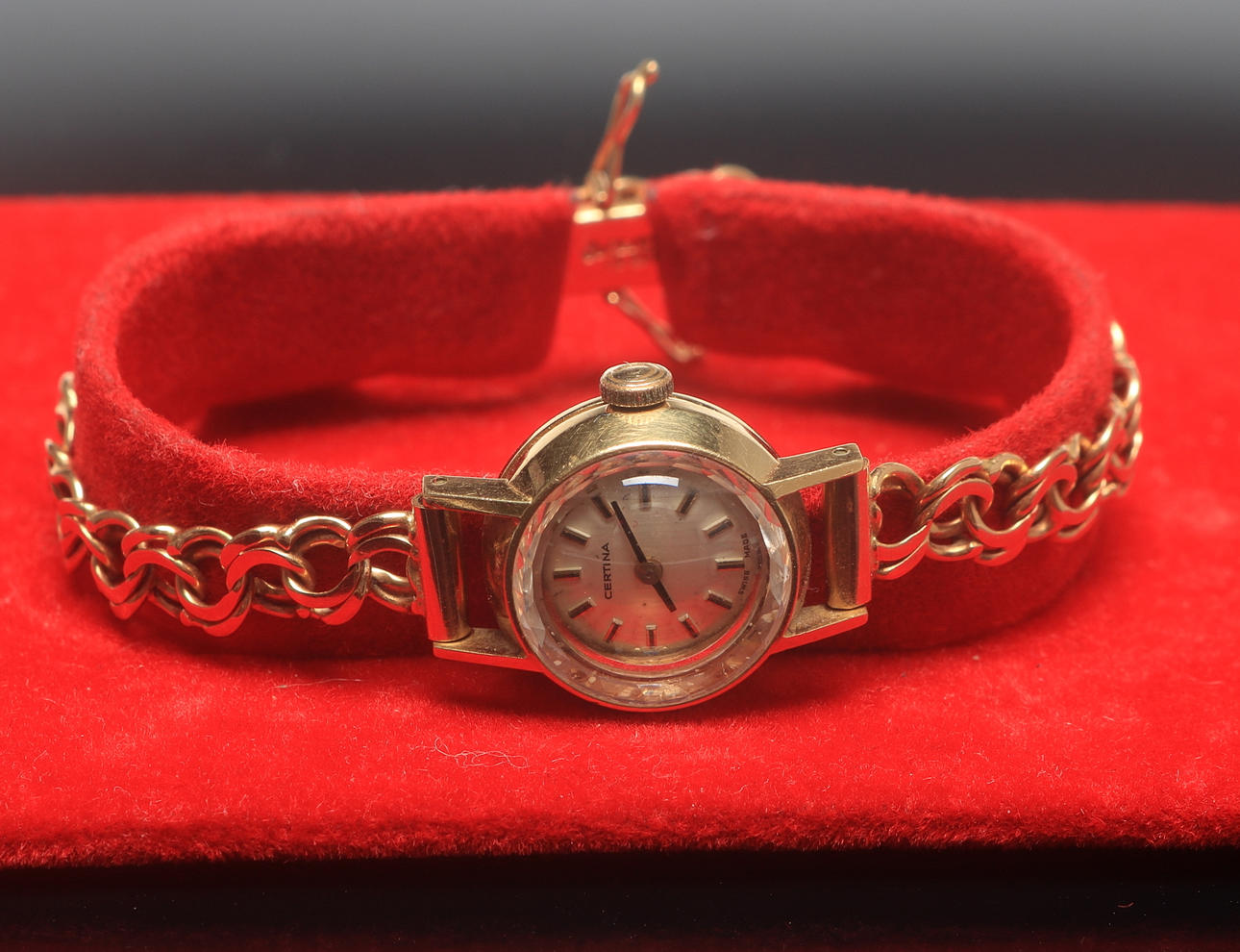 DAMARMBANDSUR, mekaniskt, guld, 18 K, Certina, vikt 17,94 gram.