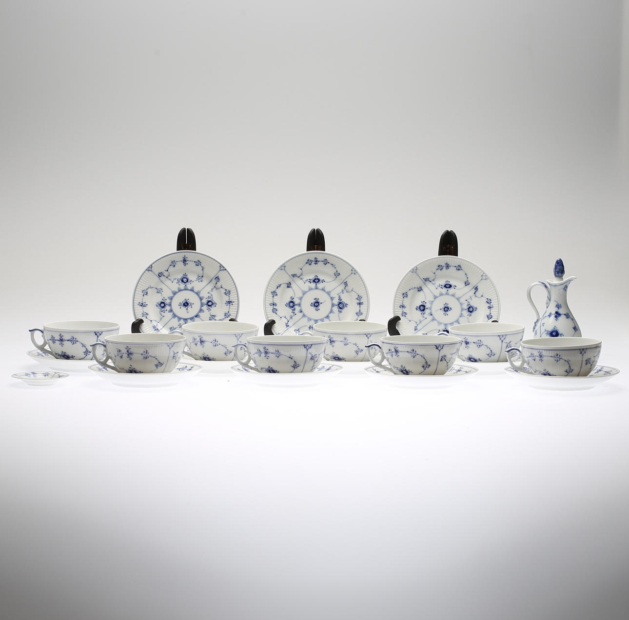 SERVISDELAR, 13 st, "Musselmalet", Royal Copenhagen samt Bing & Gröndahl.