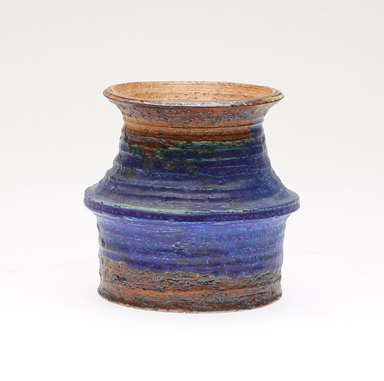 VAS, stengods med chamotte, Annikki Hovisaari, Arabia, signerad AH.