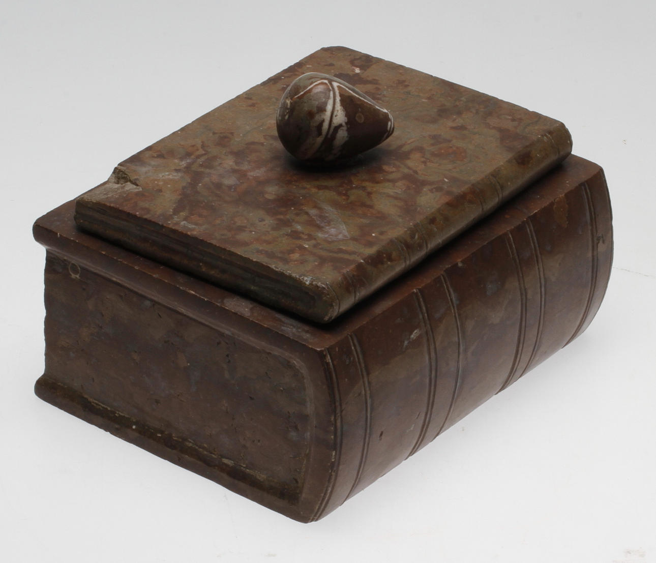 ASK MED LOCK, kalksten, 1800-talets första hälft.