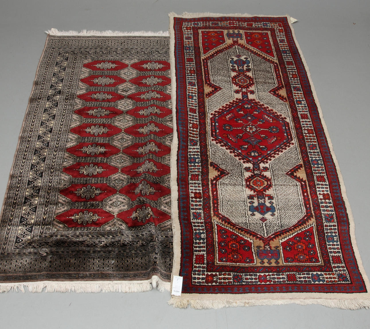 MATTOR, 2 st, orientaliska, ca 216 x 97 resp. 184 x 125 cm.