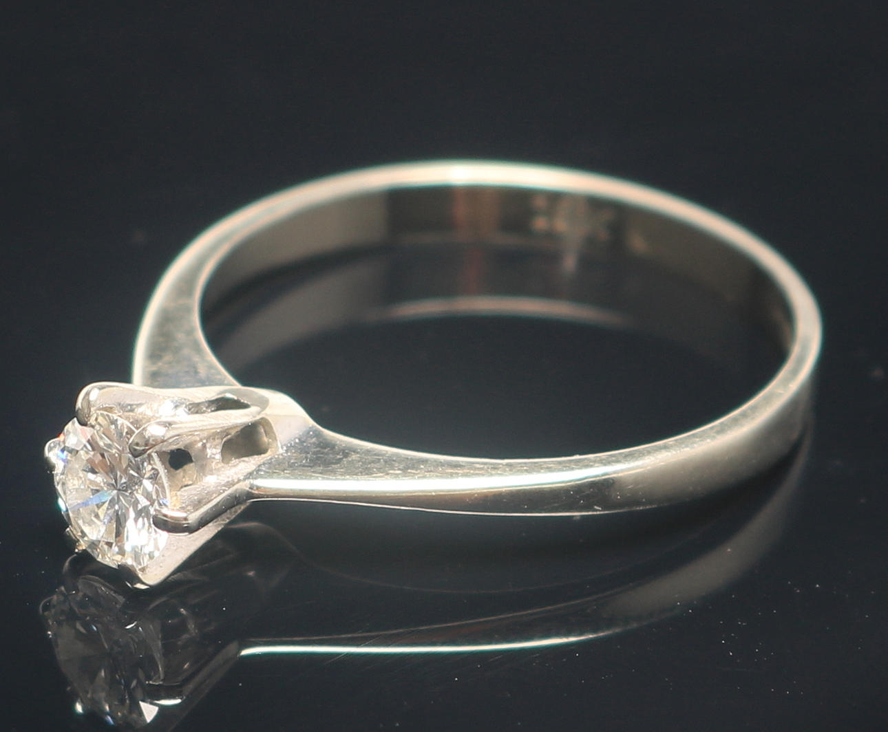 RING med diamant 0,37 carat, 18 K, vitguld, vikt 2,02 gram.
