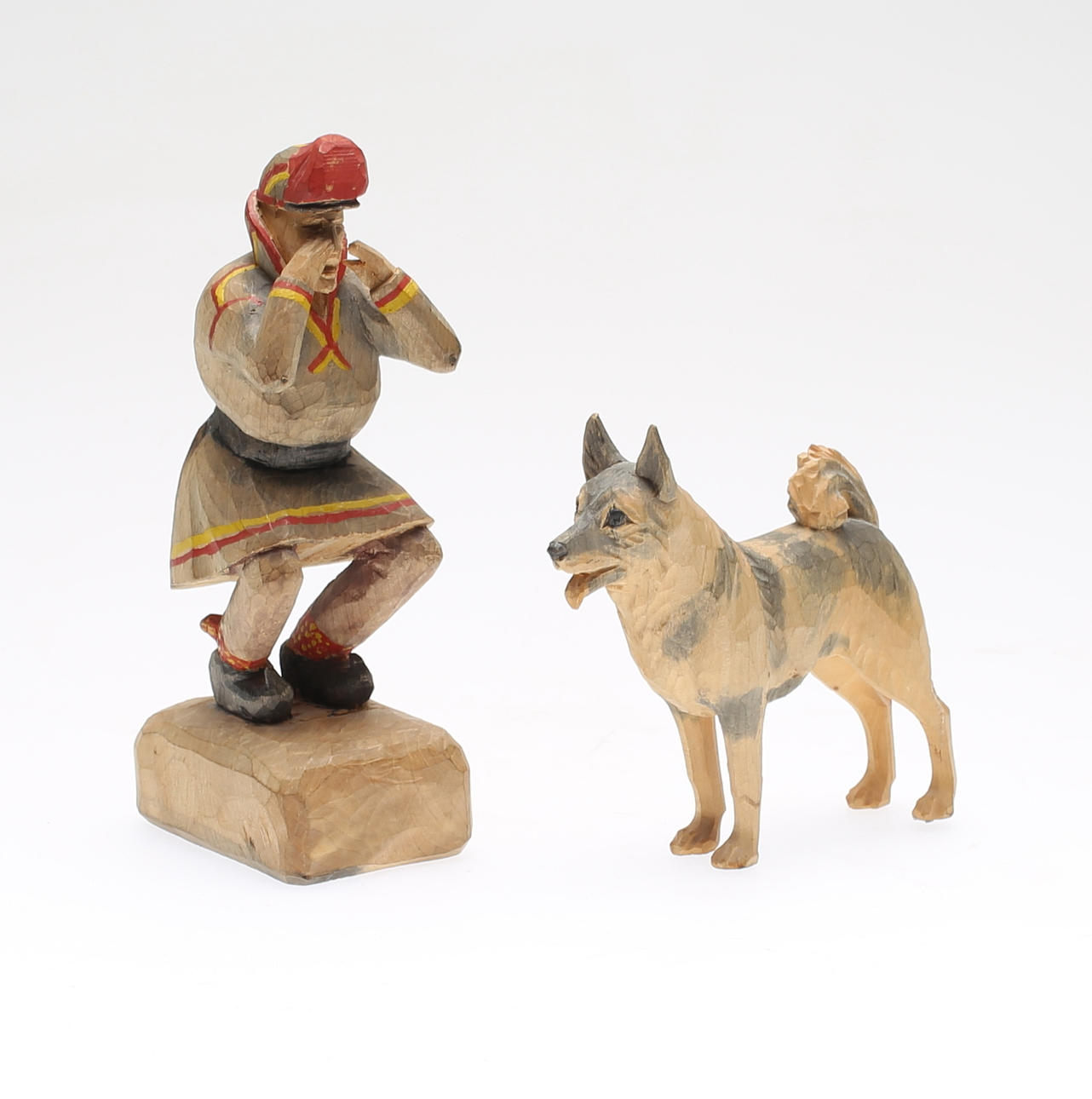 SKULPTURER, 2 st, skuret trä, bl a Hans Sorken, 1900-tal.