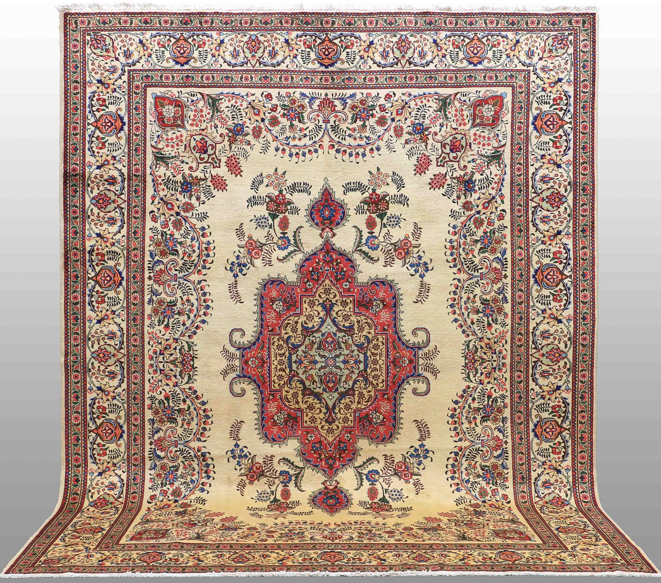 MATTA, ljus täbriz, 390 x 305 cm.