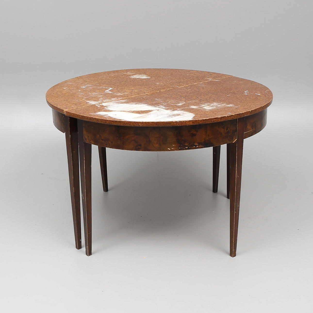 HALVMÅNEBORD, ådringsmålat, 1800-tal.