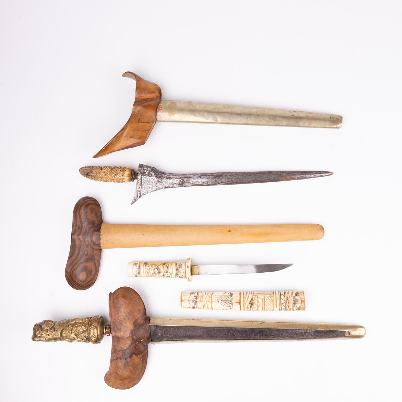 A 20th century Indonesian knife crisis dagger.