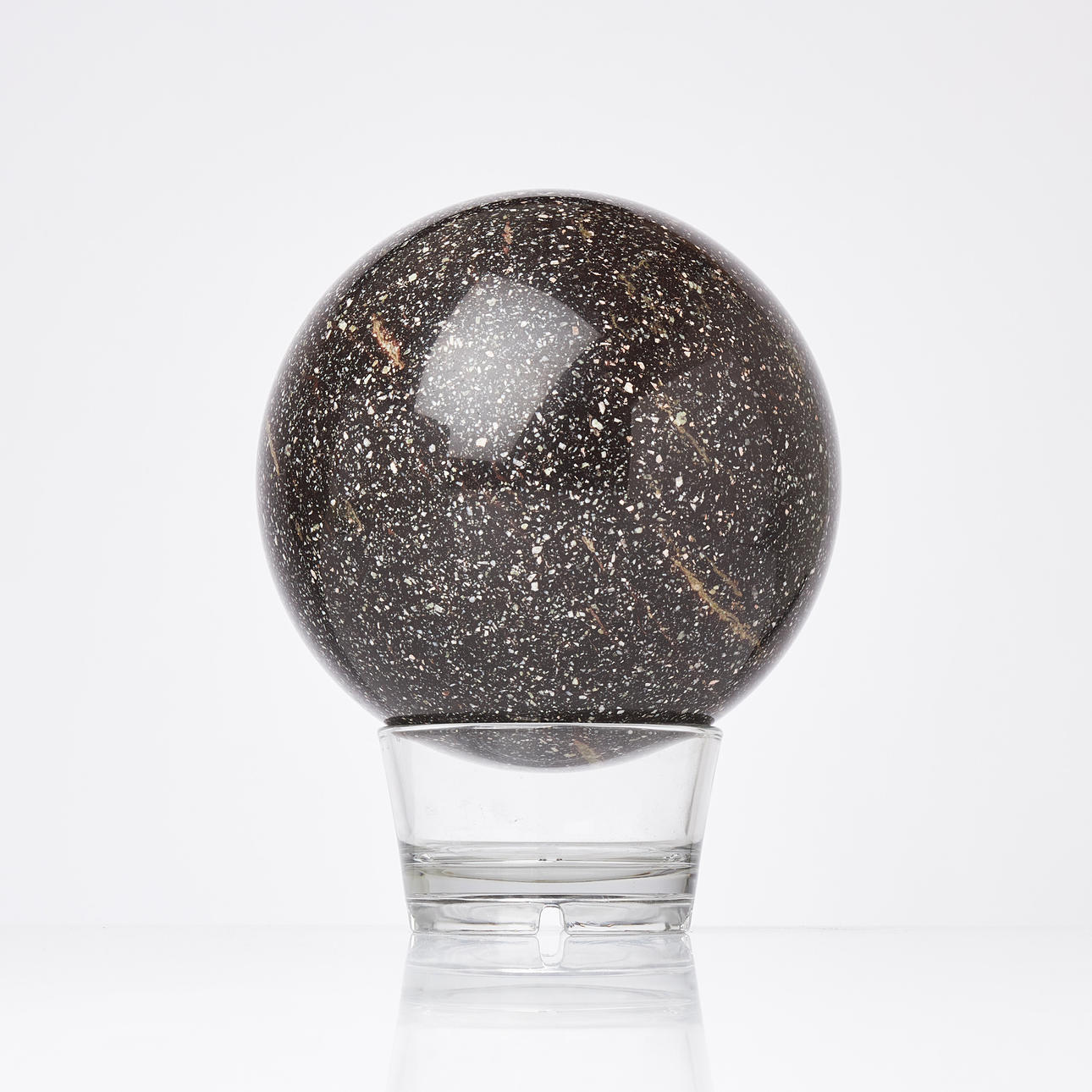 STOR GLOBE I ÄLVDALSPORFYR (Blyberg).