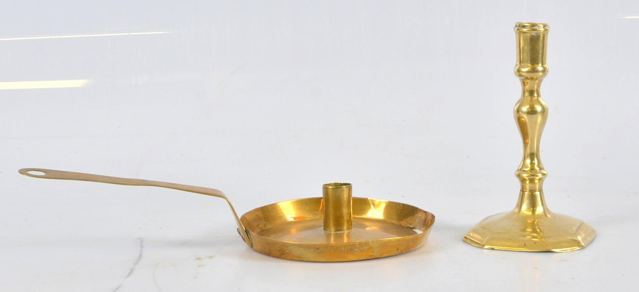 LJUSSTAKAR, 2 st, brons och mässing, 1700-tal.