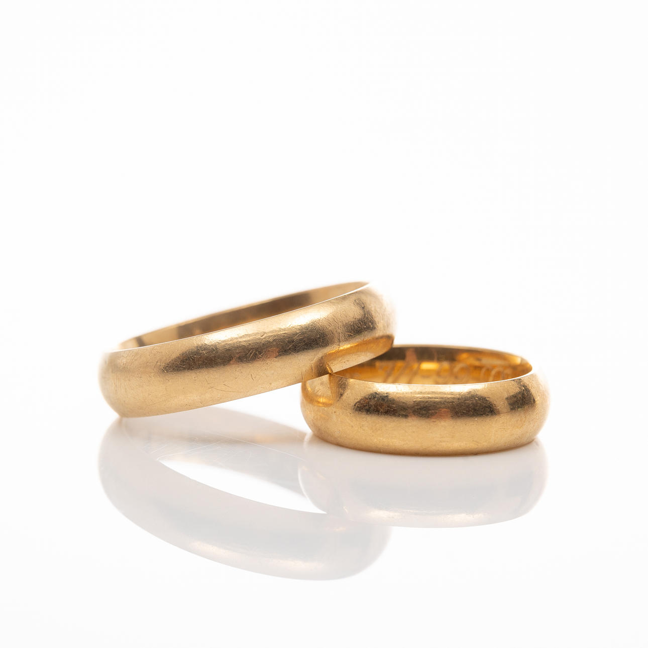 RINGE, 2 Stück, 18 K Gold. Schmuck & Edelsteine - Ringe - Auctionet