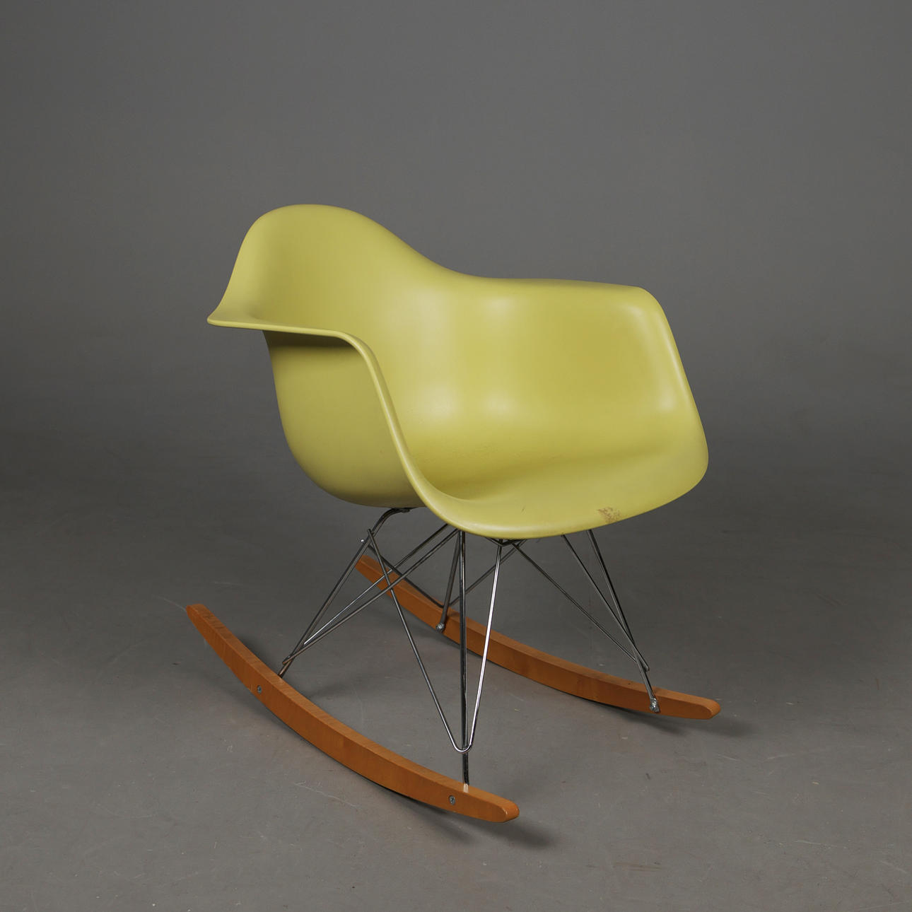 VITRA RAR ROCKING CHAIR. Furniture - Armchairs & Chairs - Auctionet