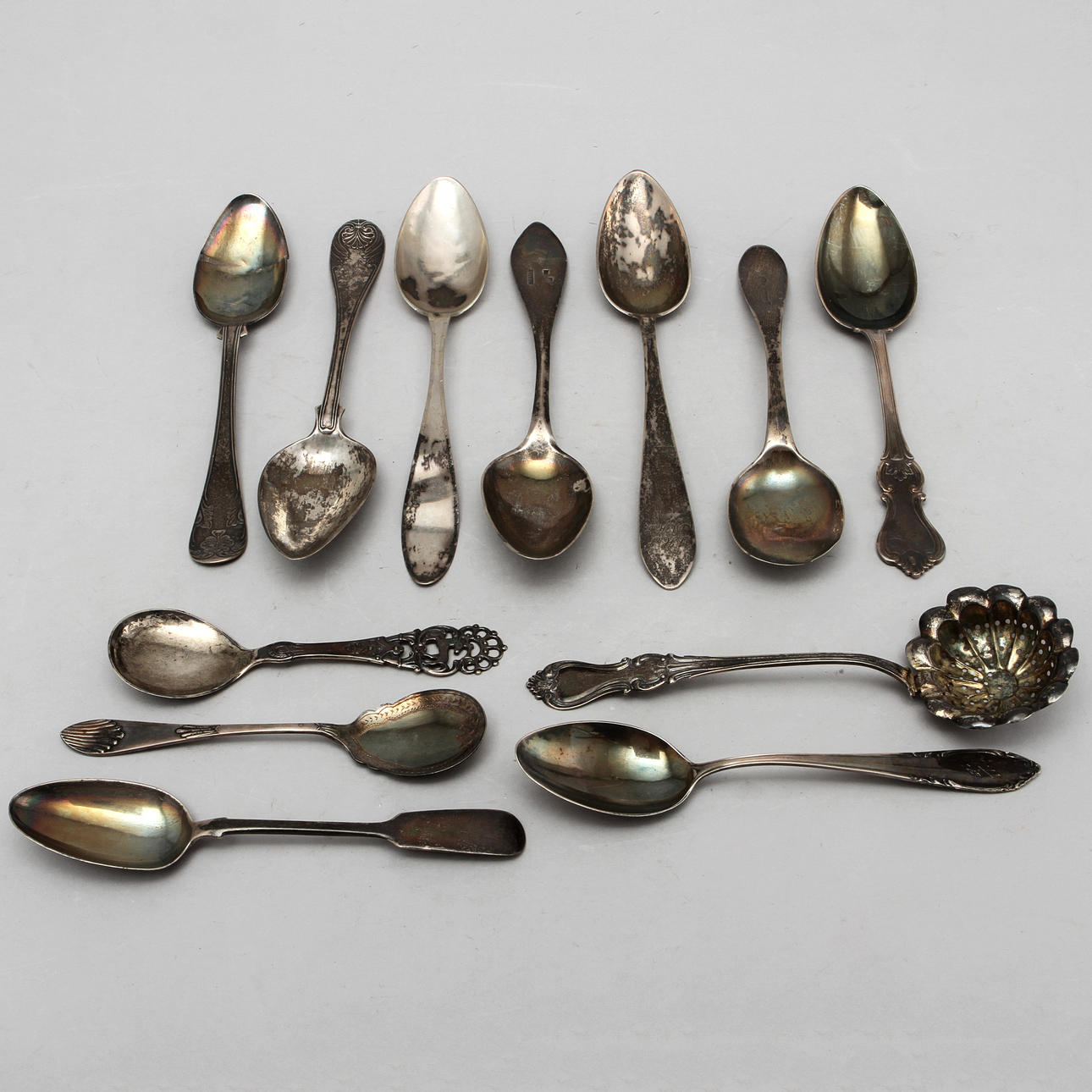 SKEDAR, 12 st, silver 18/190-tal. Vikt ca 500 gram.