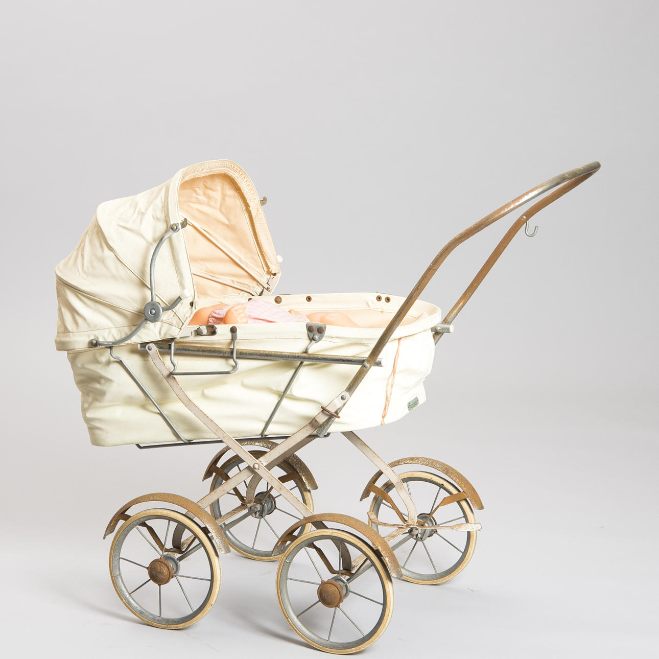 DOCKVAGN MED DOCKA, 1900-talets mitt.