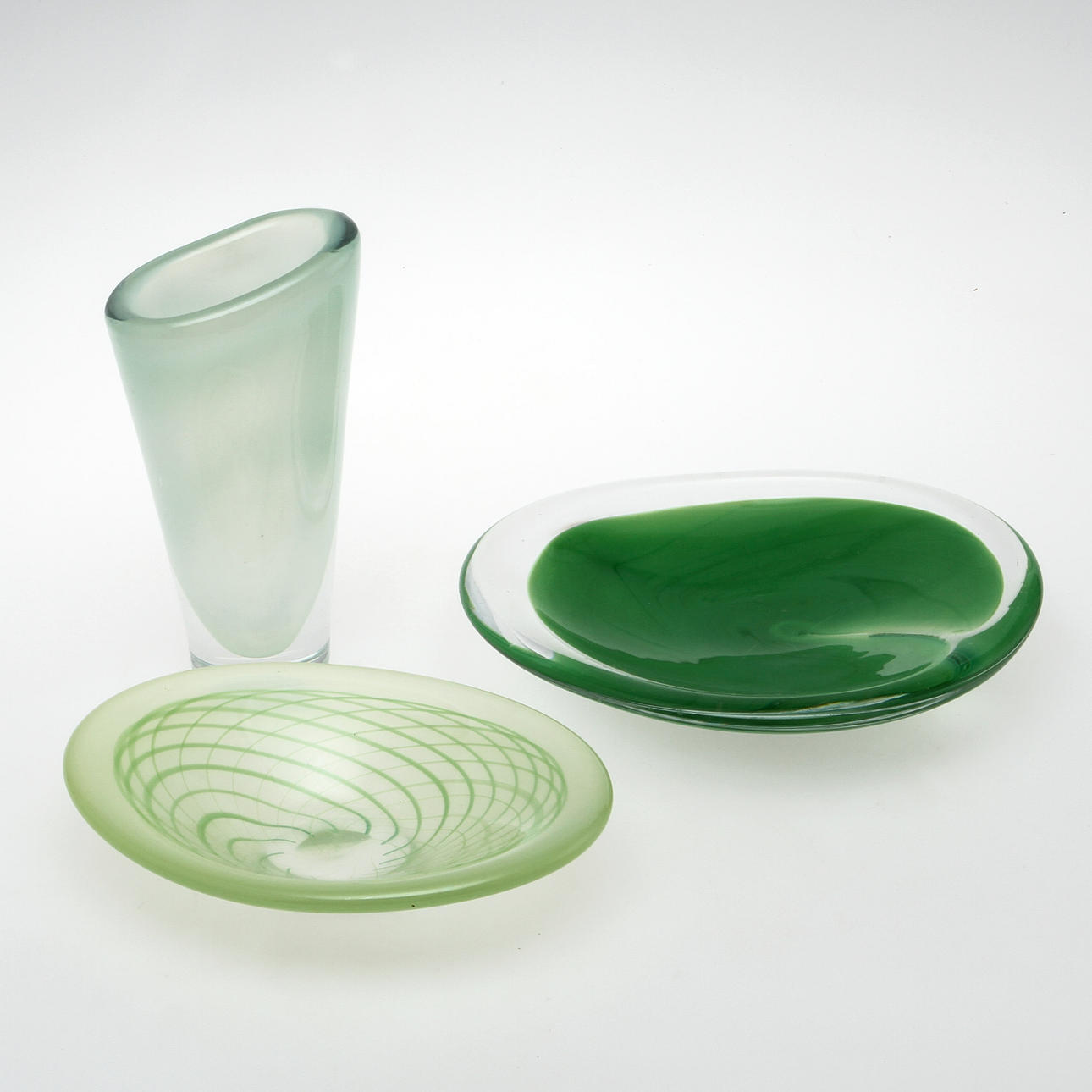 GLASFÖREMÅL, 3 delar, Vicke Lindstrand för Kosta.