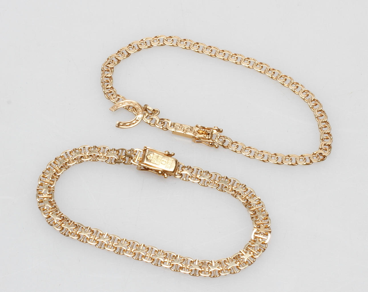 ARMBAND, 2 st, 18k guld, vikt ca 12,9 gr.