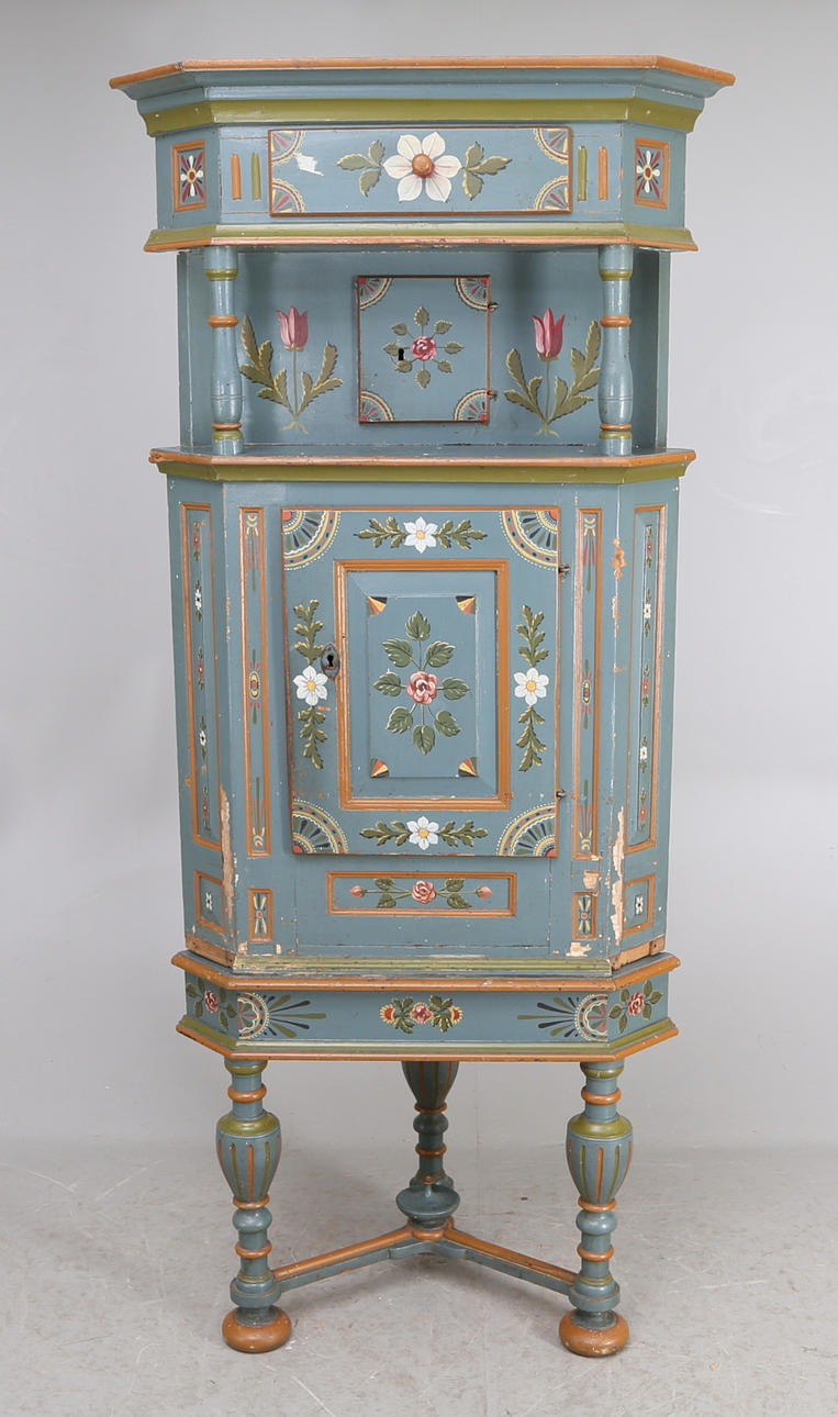 HÖRNSKÅP, allmoge, möjligen Skåne, 17/1800-tal.