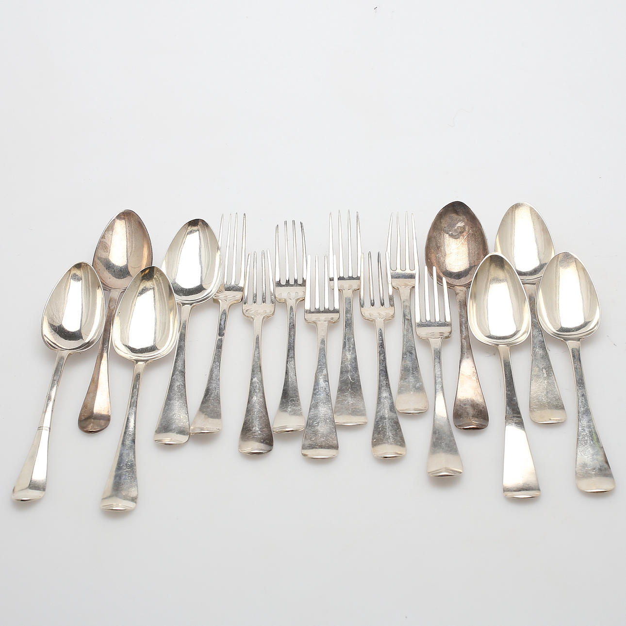 BESTICK, 16 delar, silver, Holland, 1800-talets första hälft, vikt ca 970 gram.