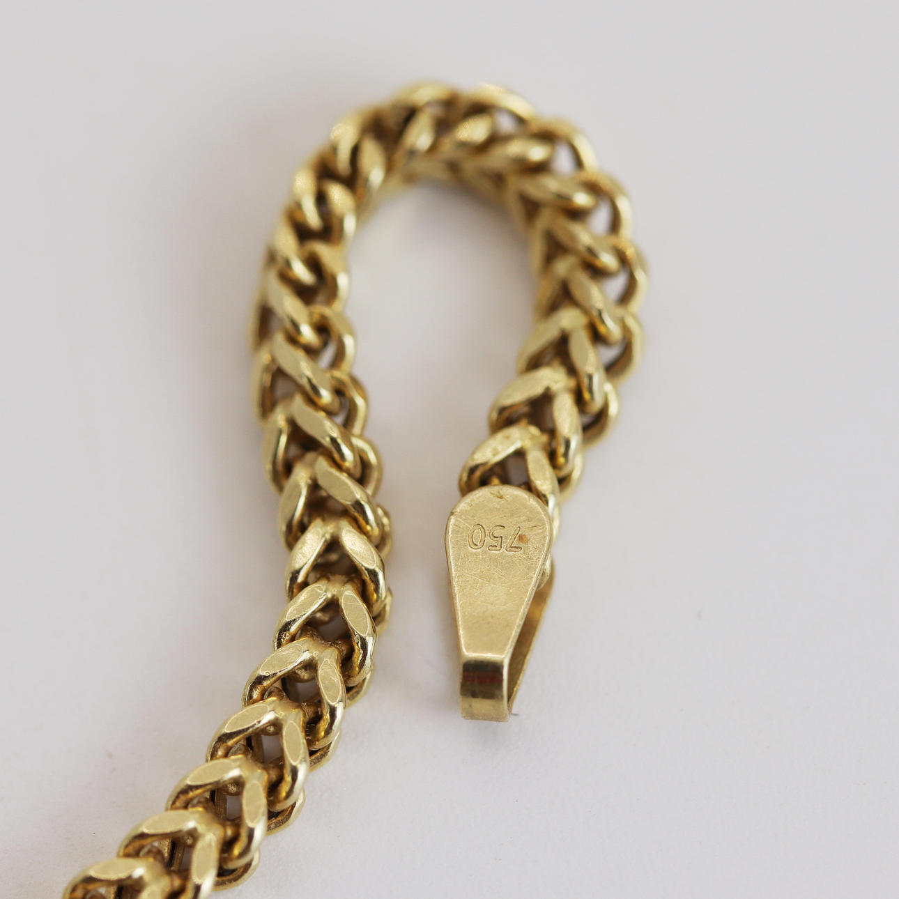 18CT GOLD FOX CHAIN BRACELET. Jewellery & Gemstones - Bracelets - Auctionet