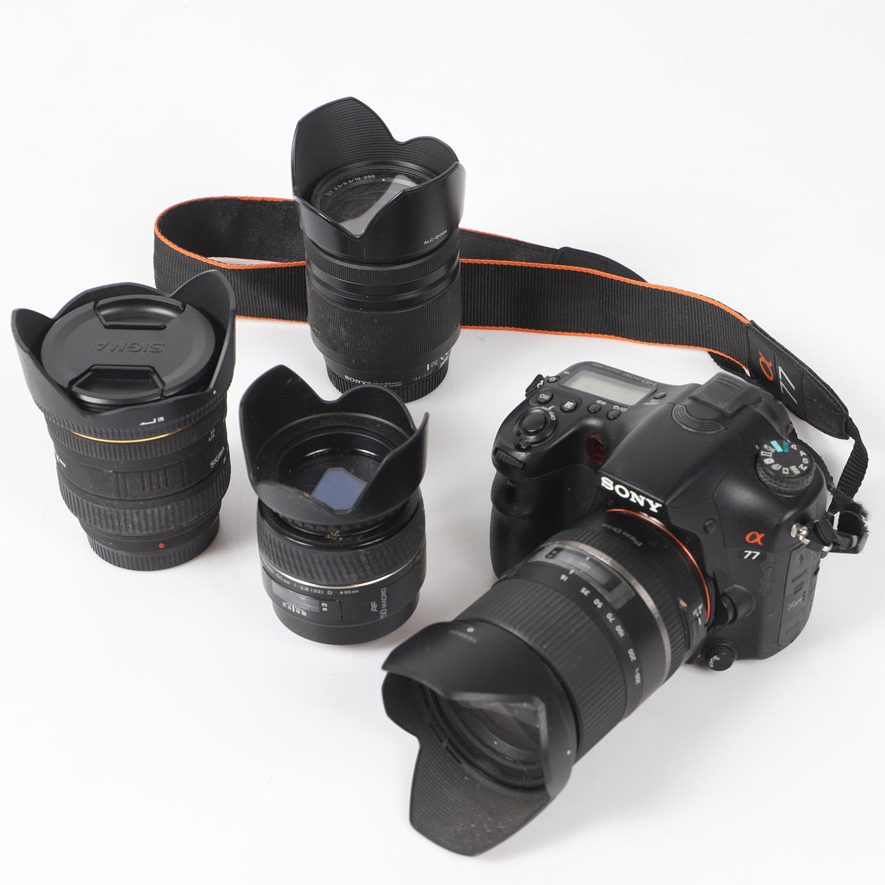 KAMERA OBJEKTIIVILLA, Sony Alpha 77.