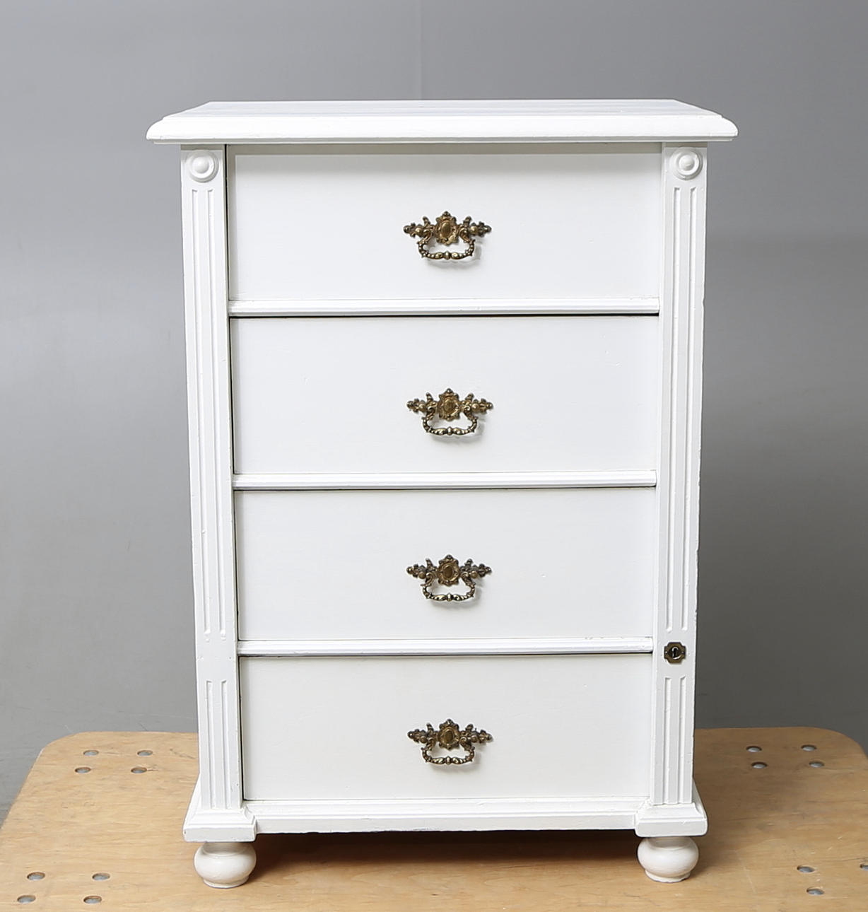 BYRÅ, nyrenässans, vitmålad, tidigt 1900-tal.