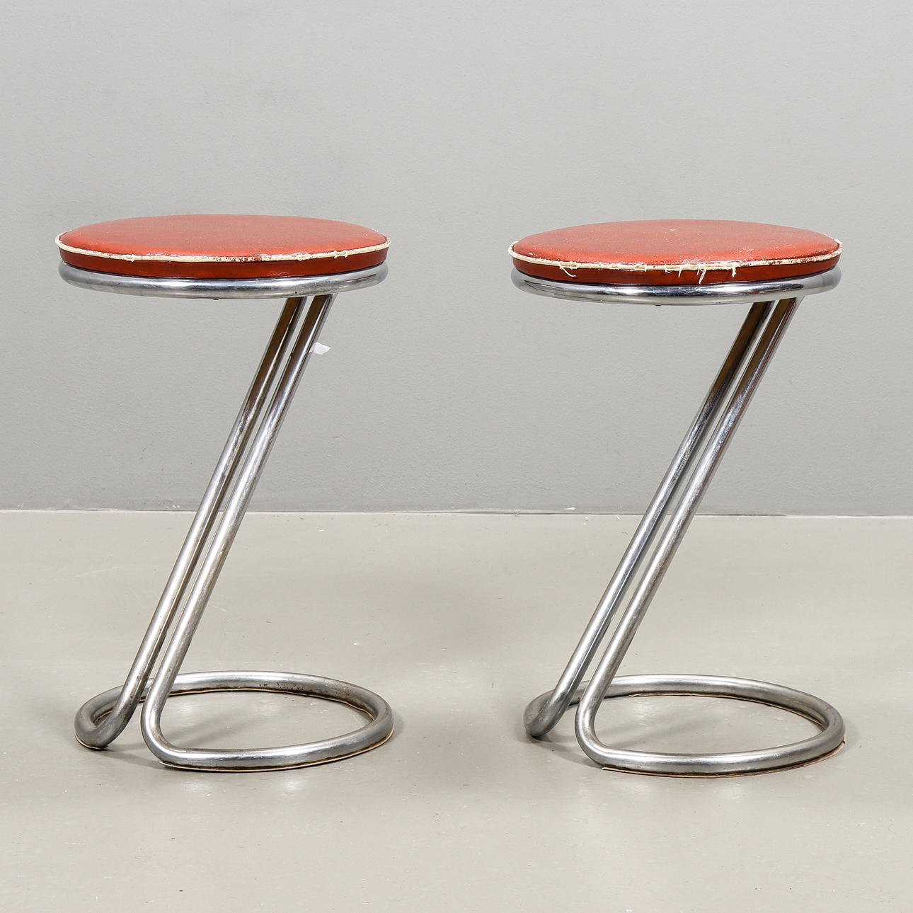 PALLER 2 stk, AB Athena Ystad.