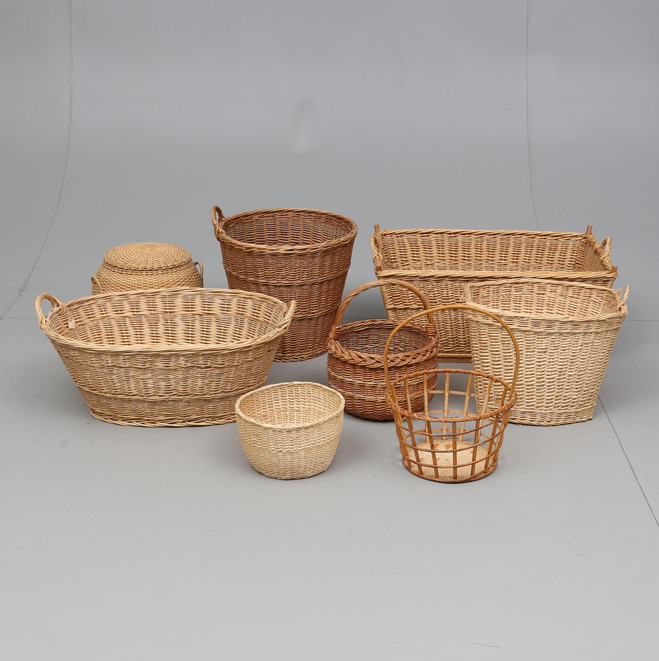 KORGAR, 8 st, 1900-talets andra hälft.