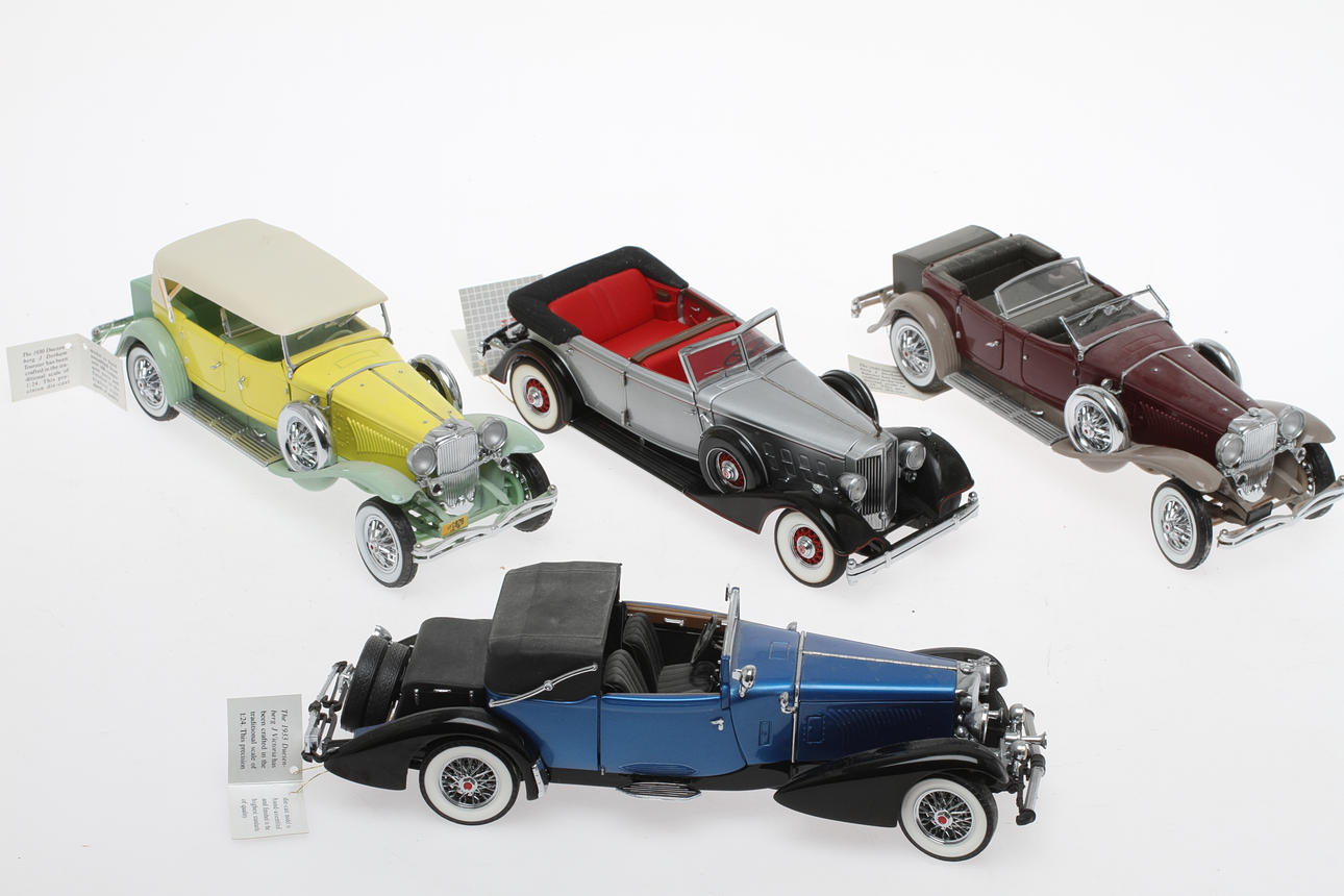 MODELLBILAR FRANKLIN MINT 4 stycken Duesenberg och en Packard..