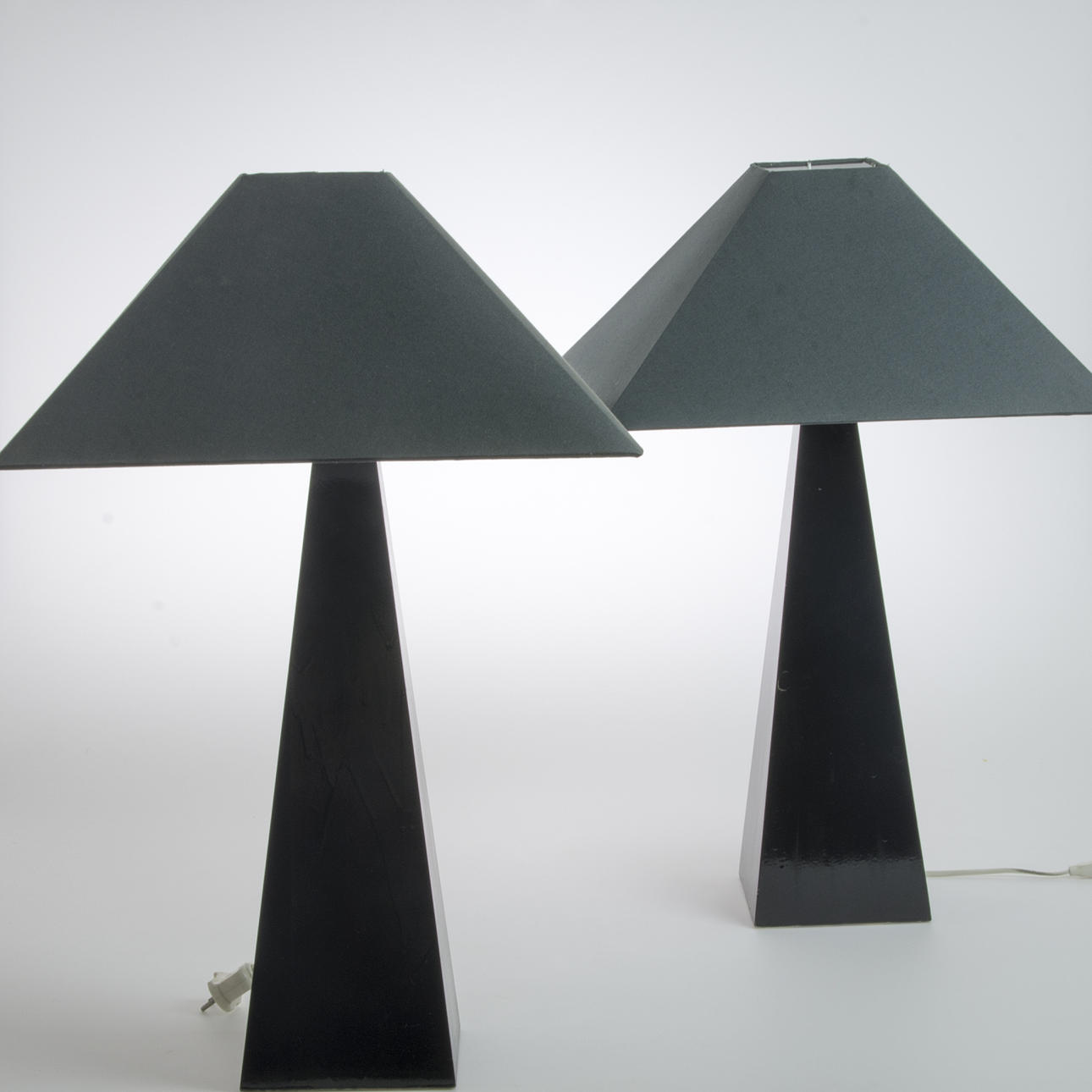 BORDSLAMPOR, 1 par, svartmålat trä, Bergboms.