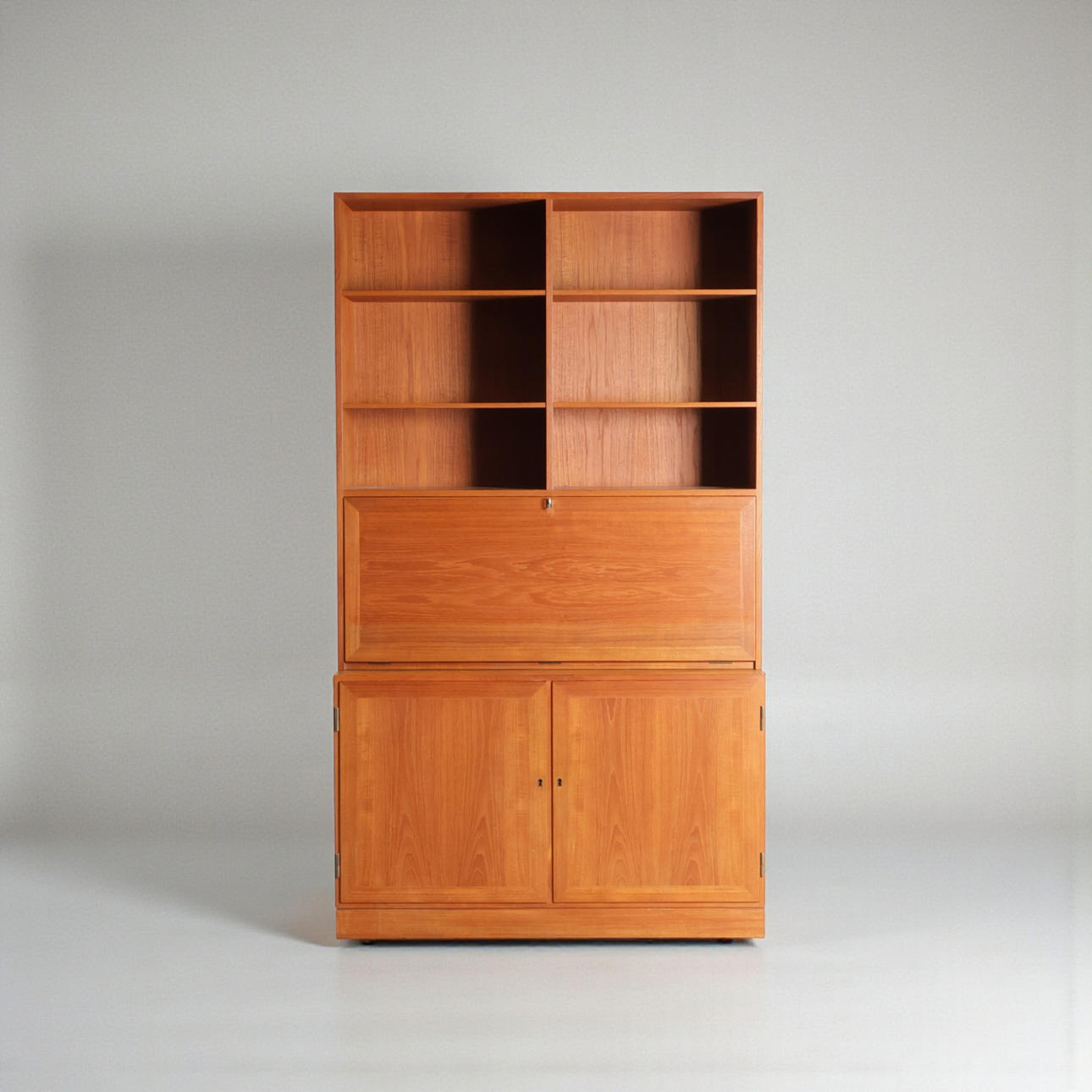 kaj-winding-f-1904-reol-af-teak-best-ende-af-underdel-med-l-ger