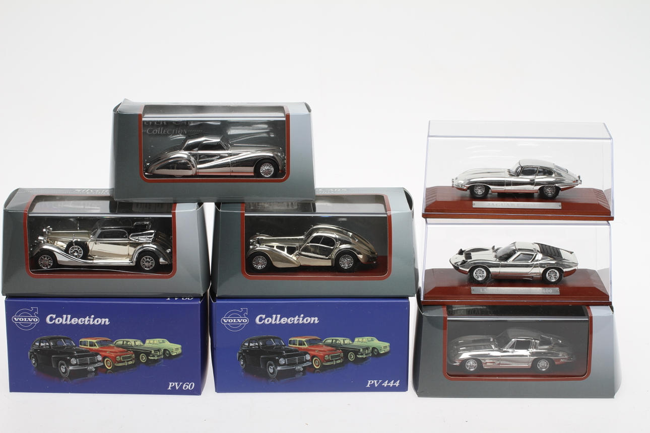 MODELLBILAR 8 ATLAS EDITIONS, bland andra Volvo PV60 och PV444. Originalkartonger.