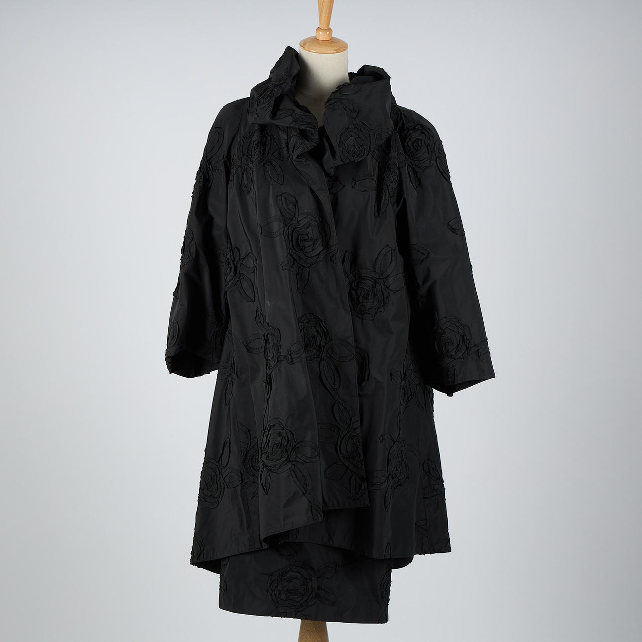 JUKKA RINTALA, setti, jossa takki ja hame.