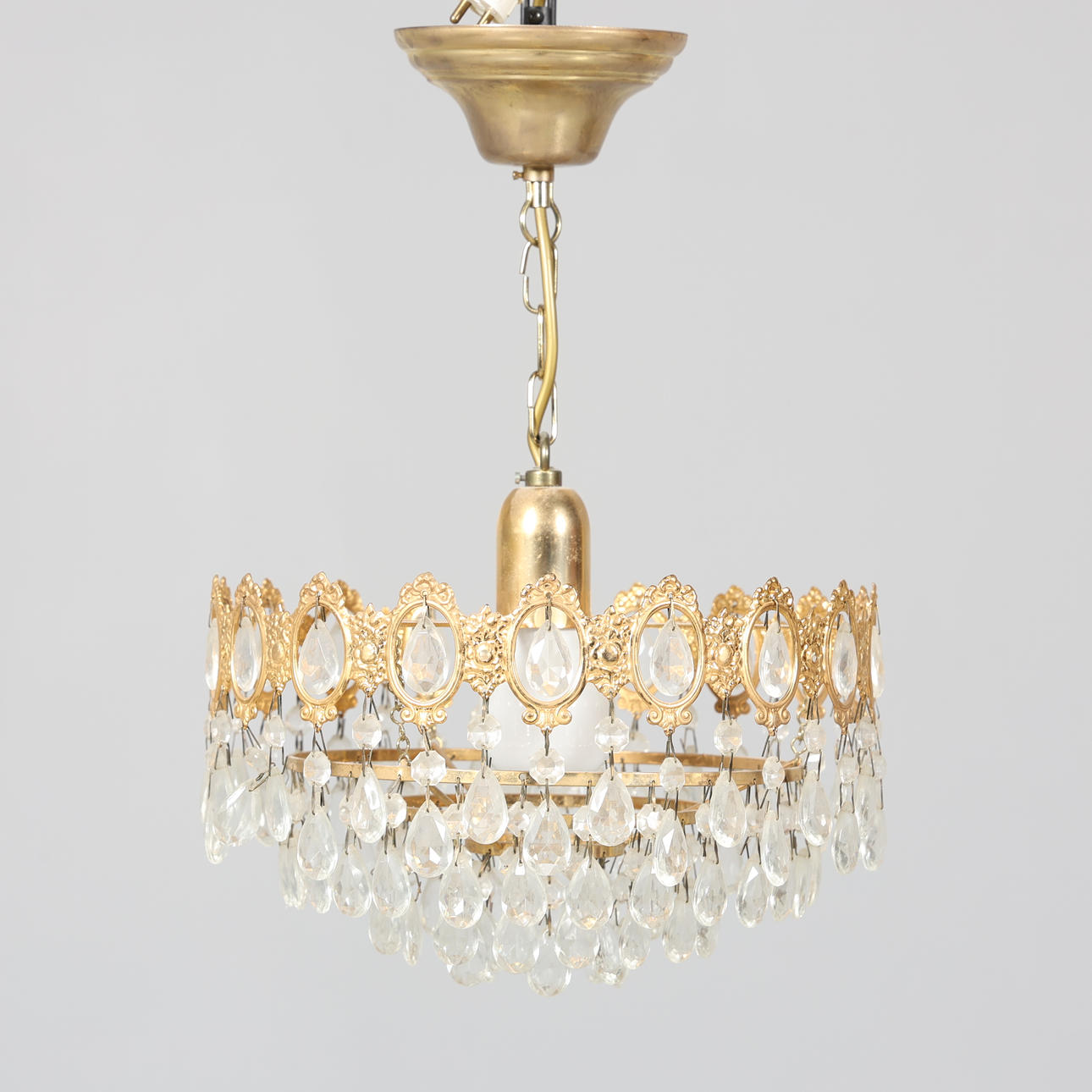 A 20th century prism ceiling chandelier.