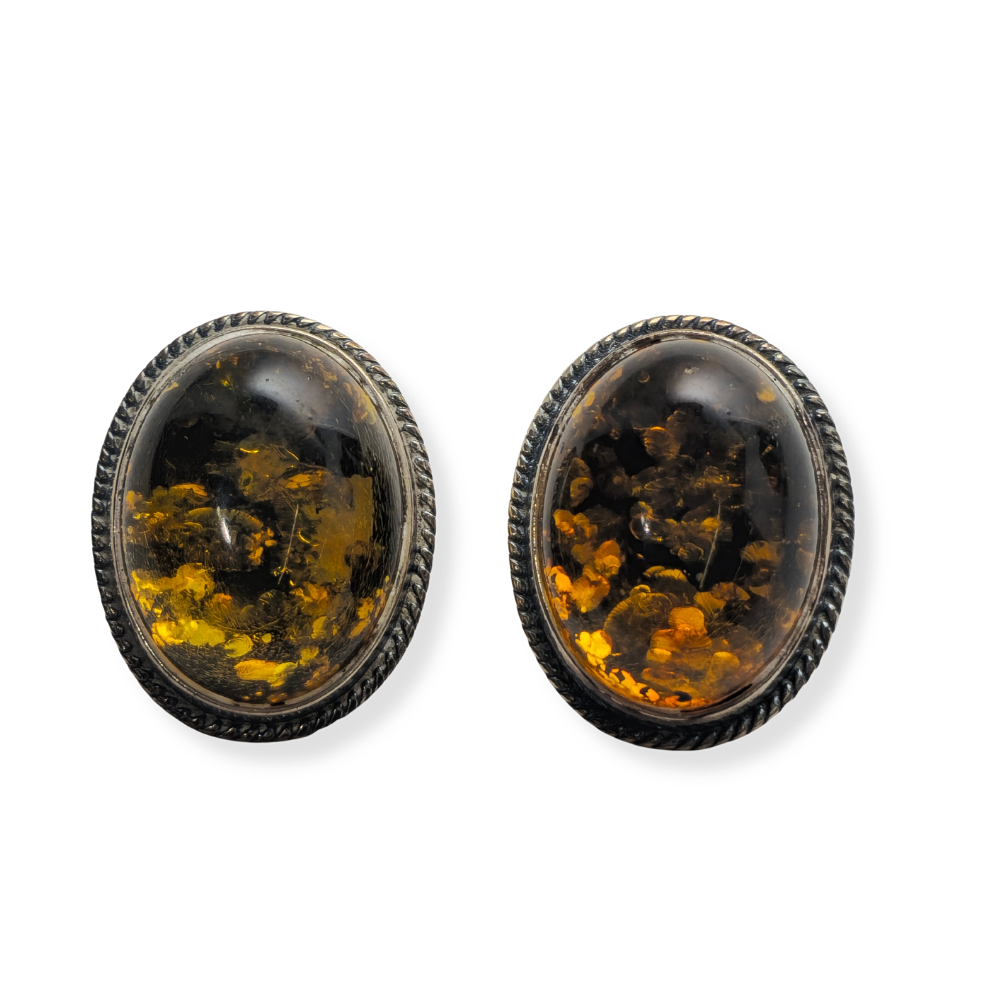 SILVER AND AMBER EARRINGS.