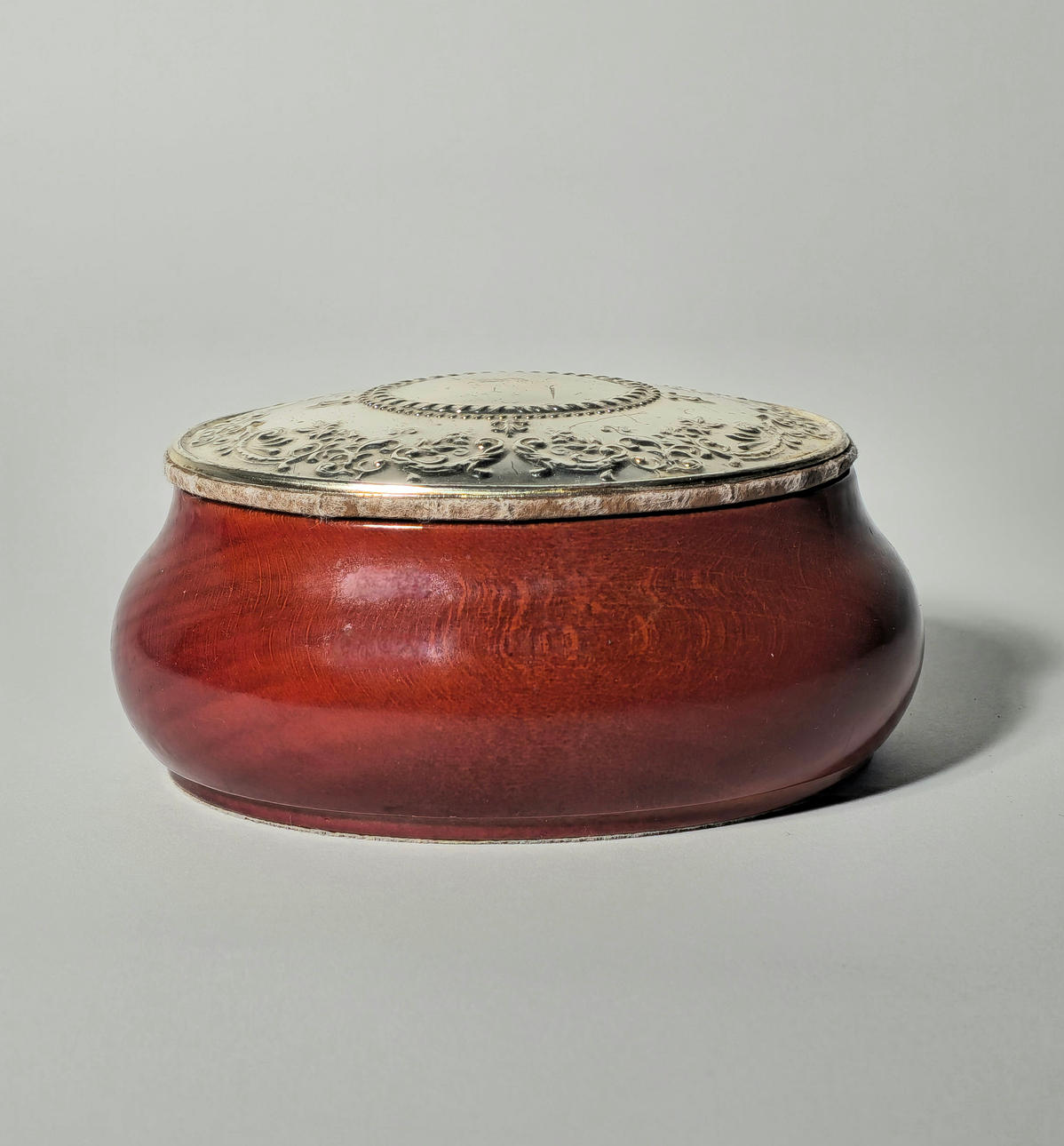 JEWELRY BOX WITH SILVER LID.