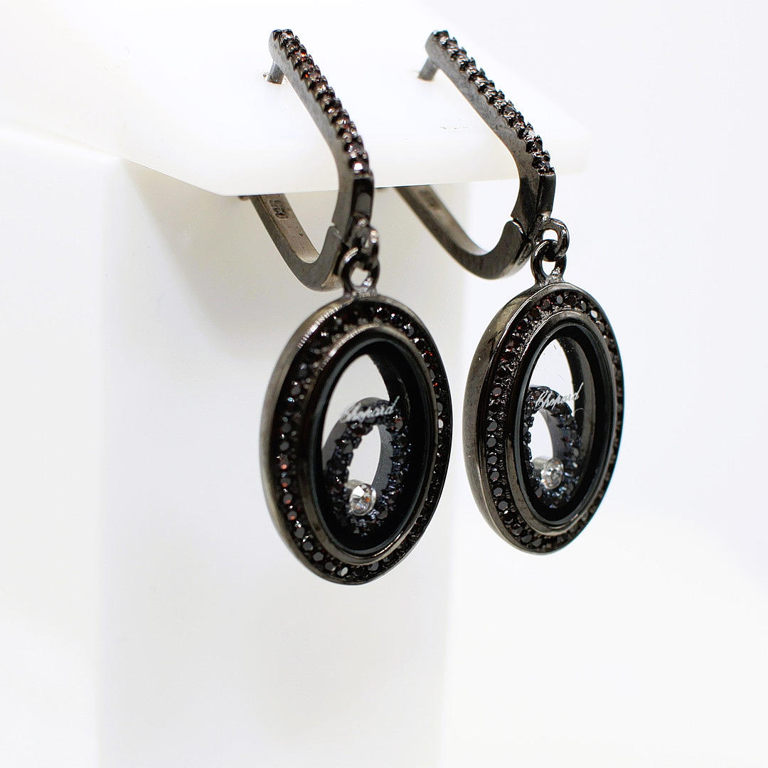 BLACK RHODIUM PLATED SILVER EARRINGS.