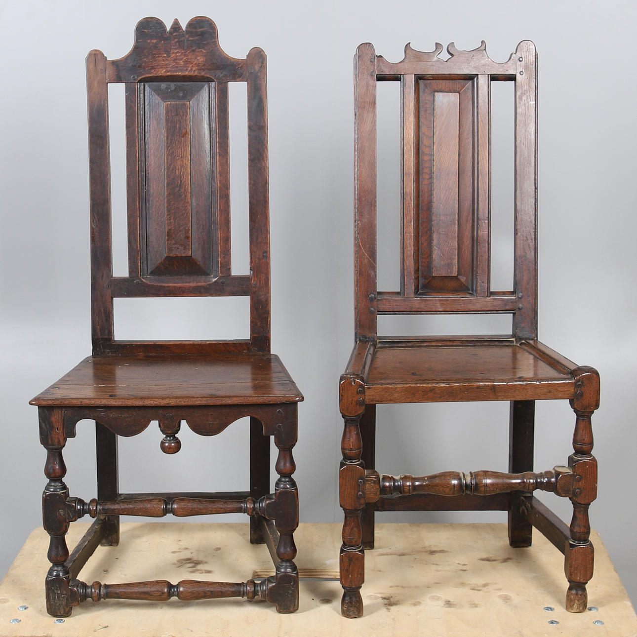 TWO 18TH CENTURY OAK SIDE CHAIRS.