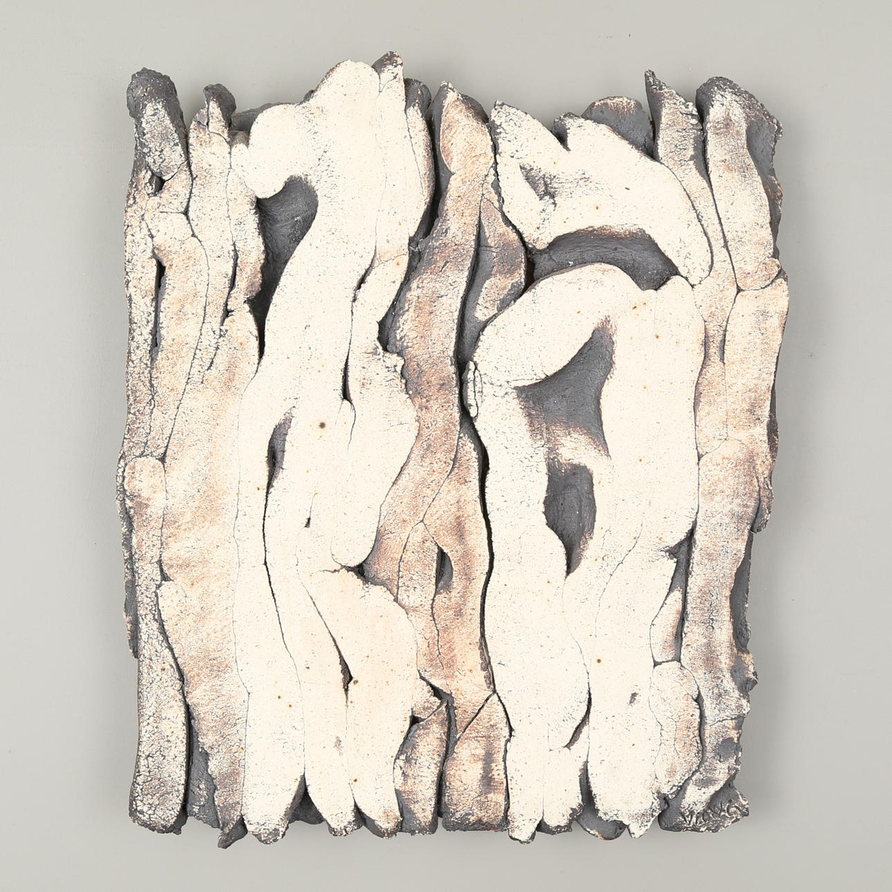 ULLA VIOTTI. Väggrelief i stengods, signerad Viotti.