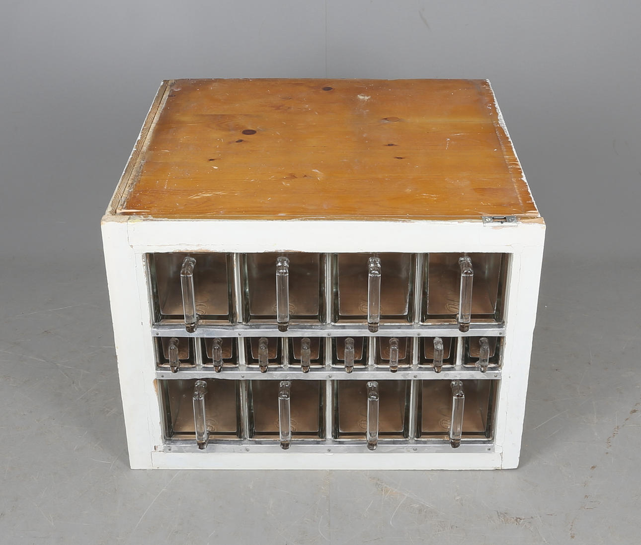 SPECERISKÅP/KRYDDHYLLA, glas och trä, 1900-tal.