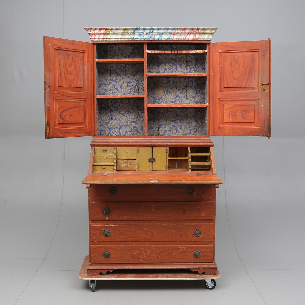 SKRIVSKÅP, sengustavianskt, omkring 1800.