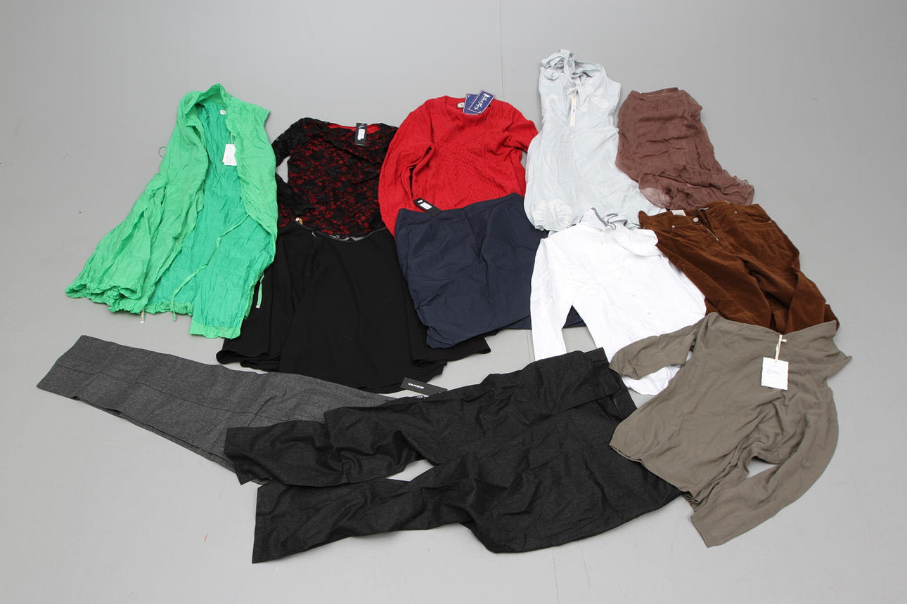 NYA MÄRKESKLÄDER, 12 delar, dam, storlek XL/44, konkurs efter Butiken i stan.