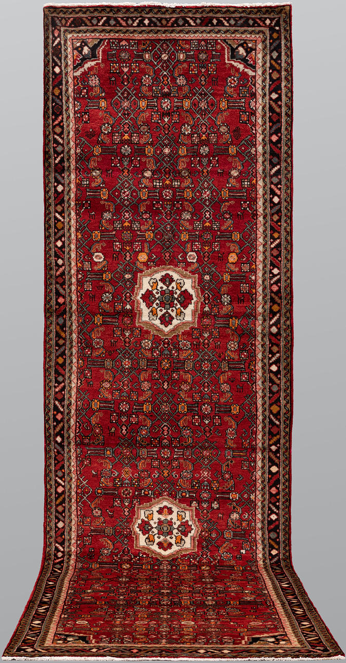 CARPET. Hamada gallery model, 398 x 115 cm.