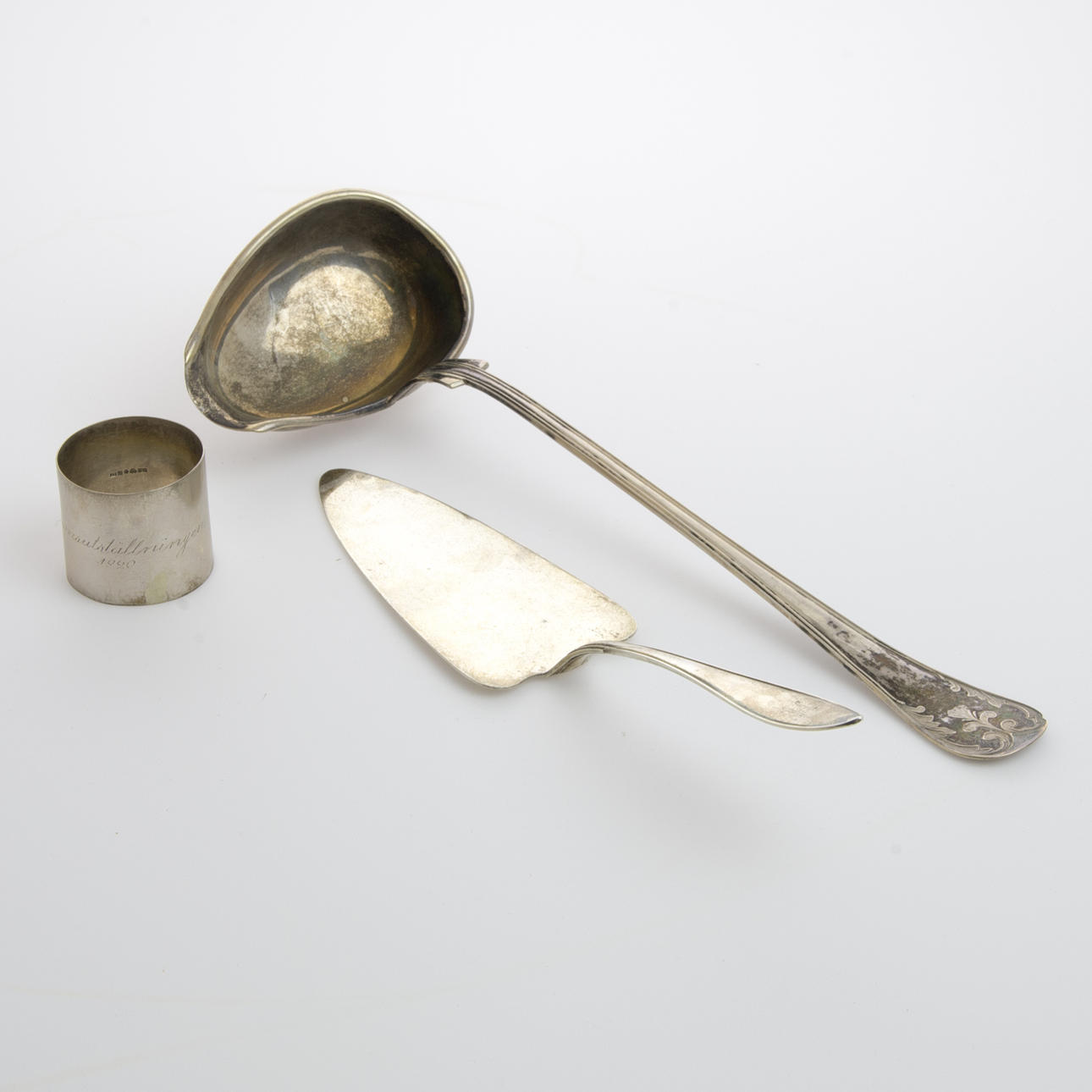 SOPPSLEV, TÅRTSPADE SAMT SERVETTRING, silver.